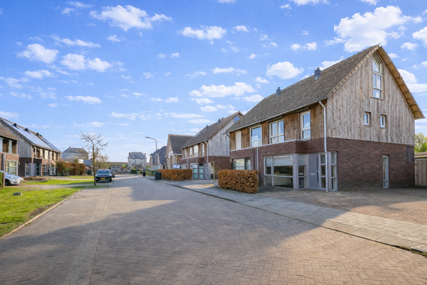 ChatGPT Image 3 feb 2026, 18_31_13.png